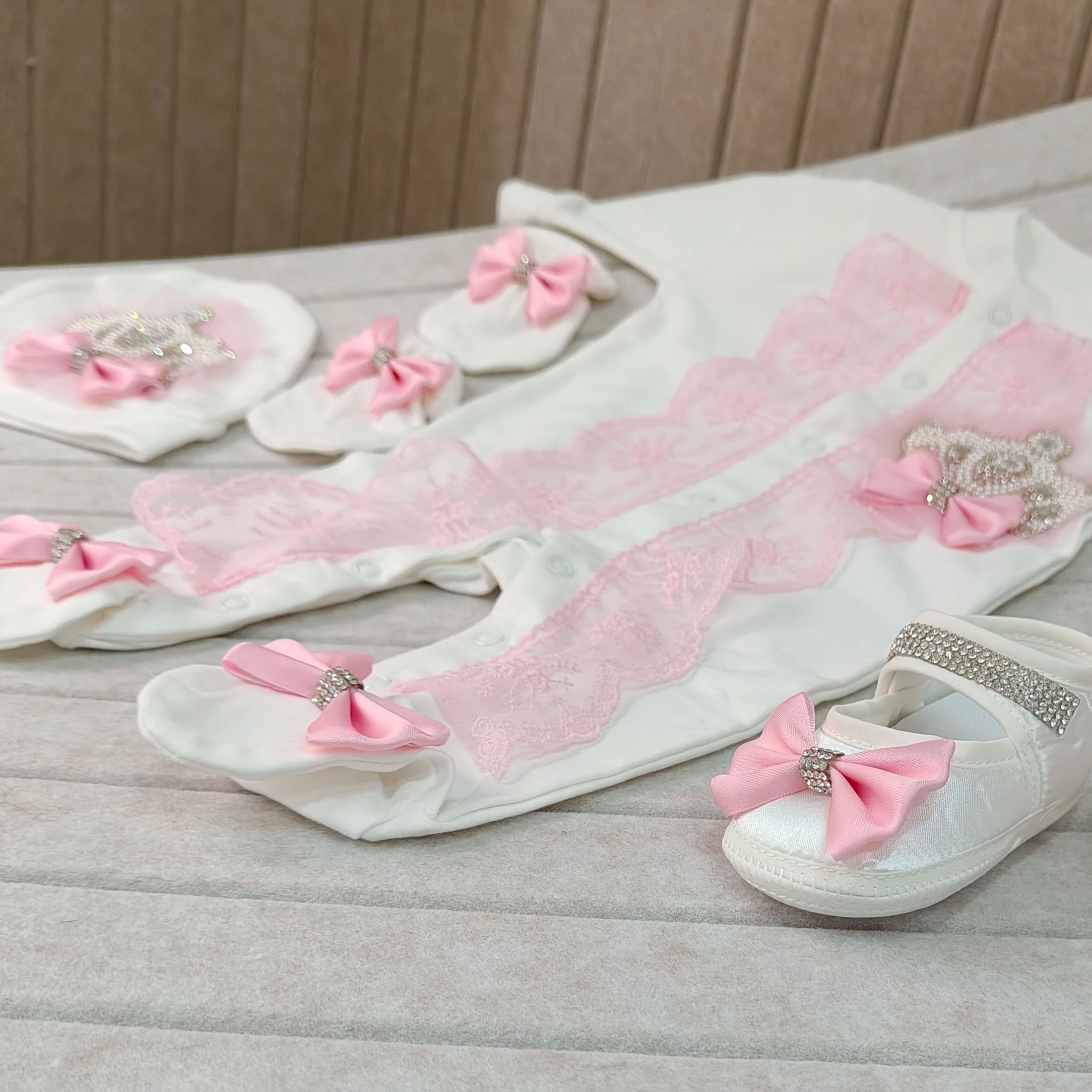 Welcome Home Baby Romper Mitte - Baby Nursery Pink reseña y precio