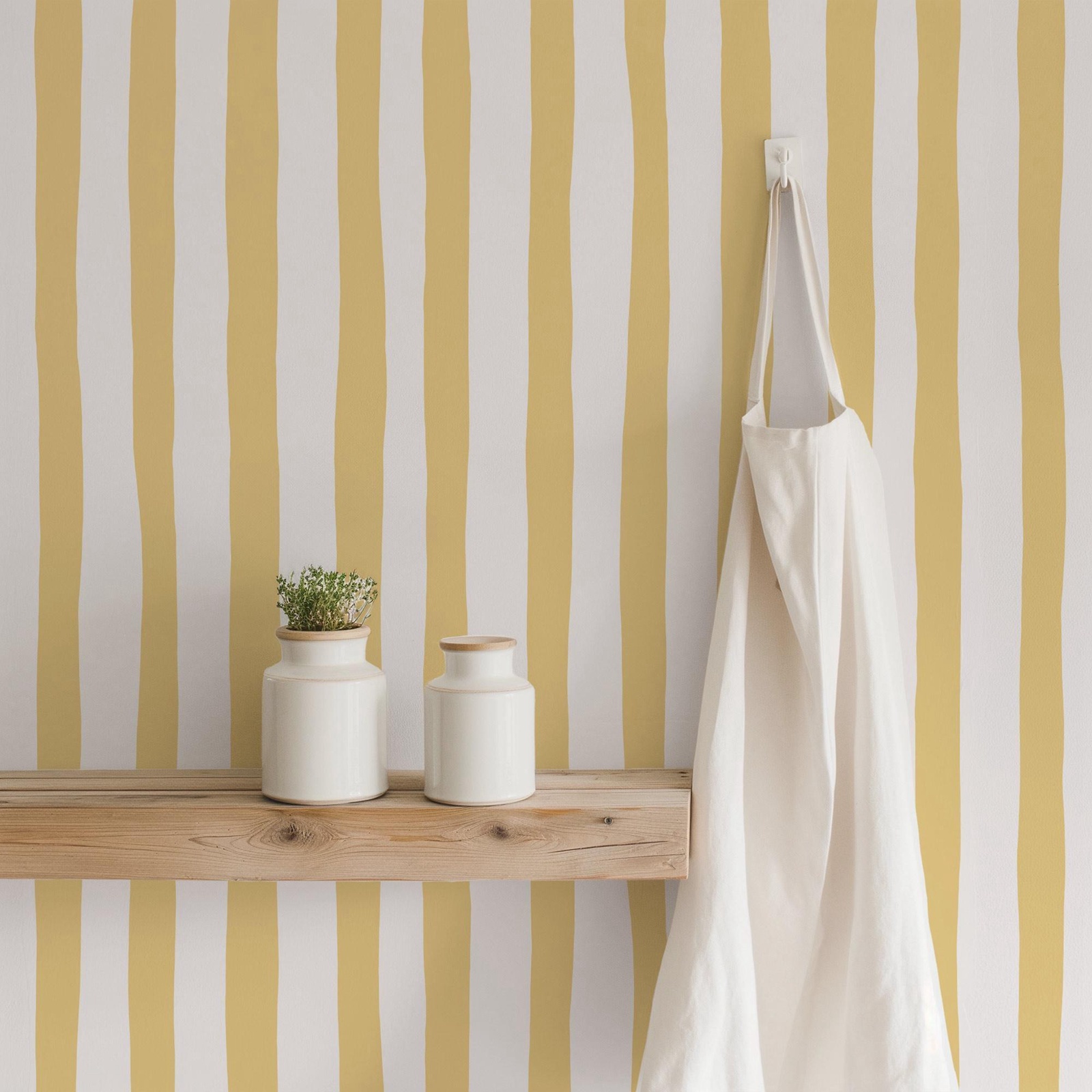 Sunshine Yellow Wobbly Stripes - Baby Nursery Yellow Walls reseña y precio